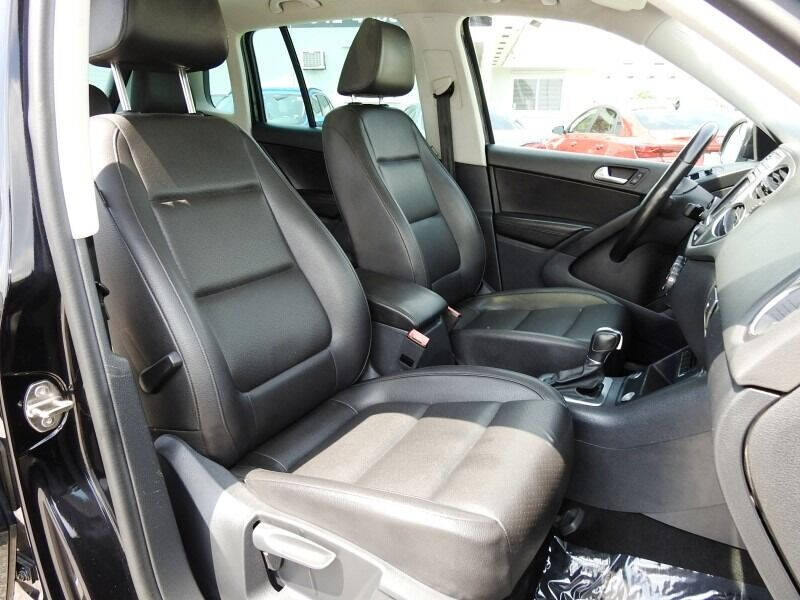 2016 VOLKSWAGEN Tiguan SUV / Crossover - $11,900