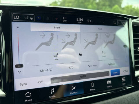 2026 Chrysler Voyager LX