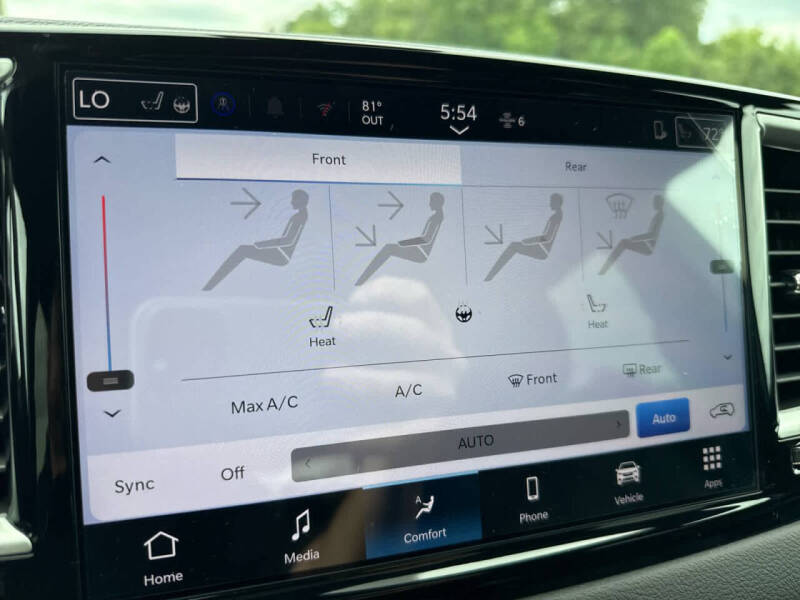 2026 Chrysler Voyager LX