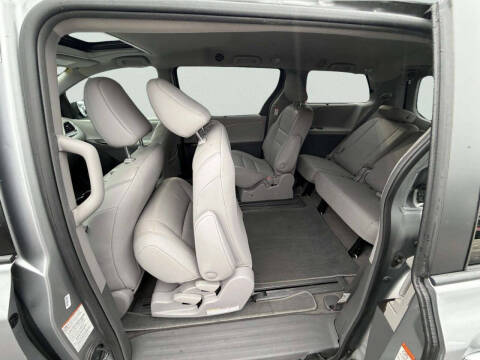 2018 Toyota Sienna XLE 8-Passenger