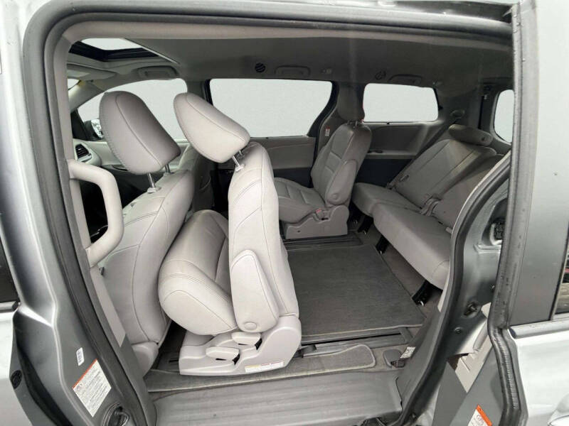 2018 Toyota Sienna XLE 8-Passenger