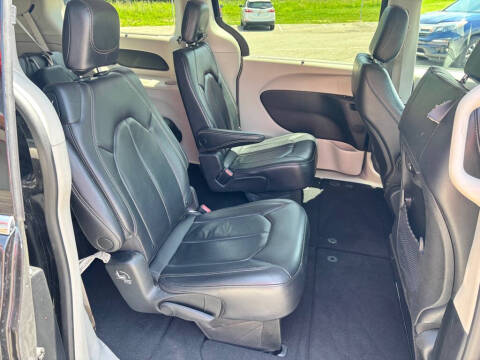 2022 Chrysler Pacifica Touring L