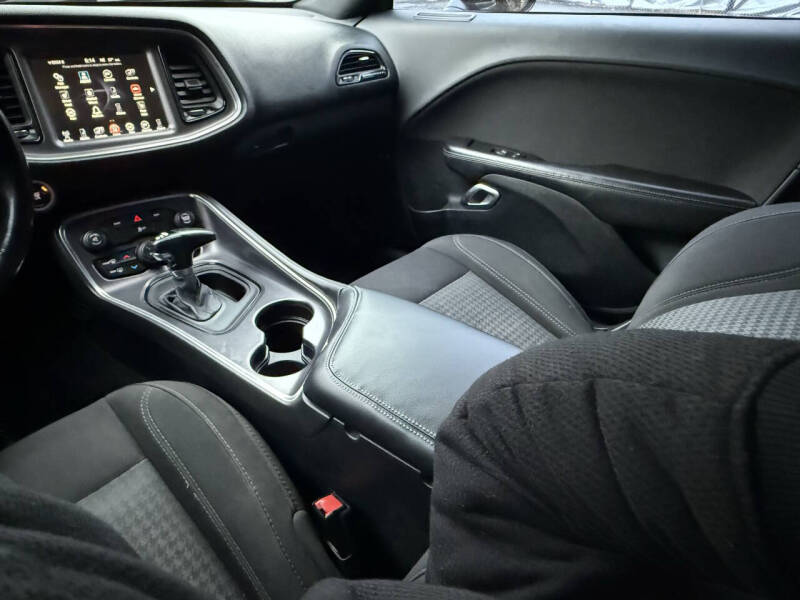 2016 Dodge Challenger SXT