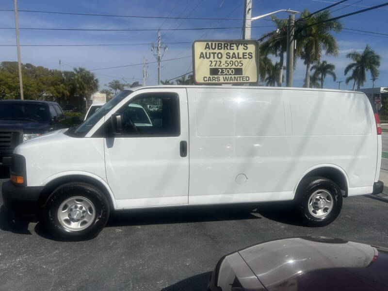 2017 Chevrolet Express Cargo Work Van's photo