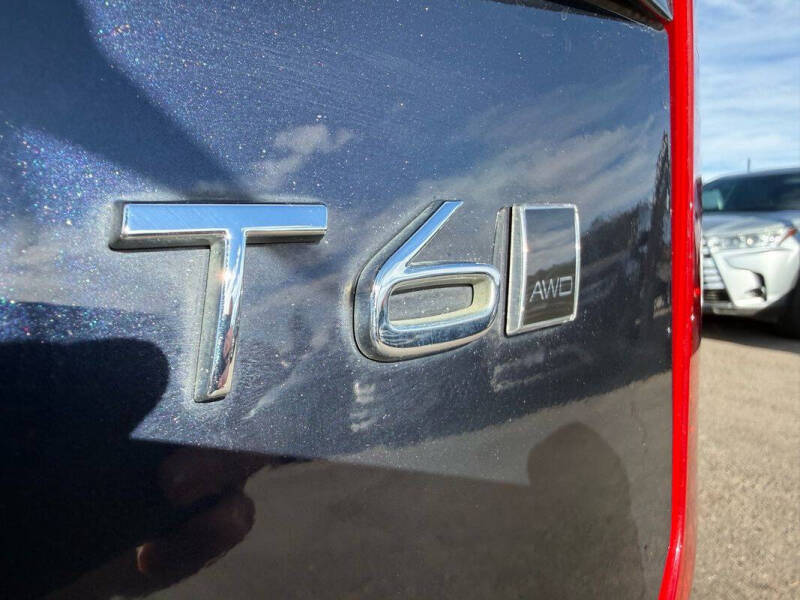 2016 Volvo XC90 T6 Momentum