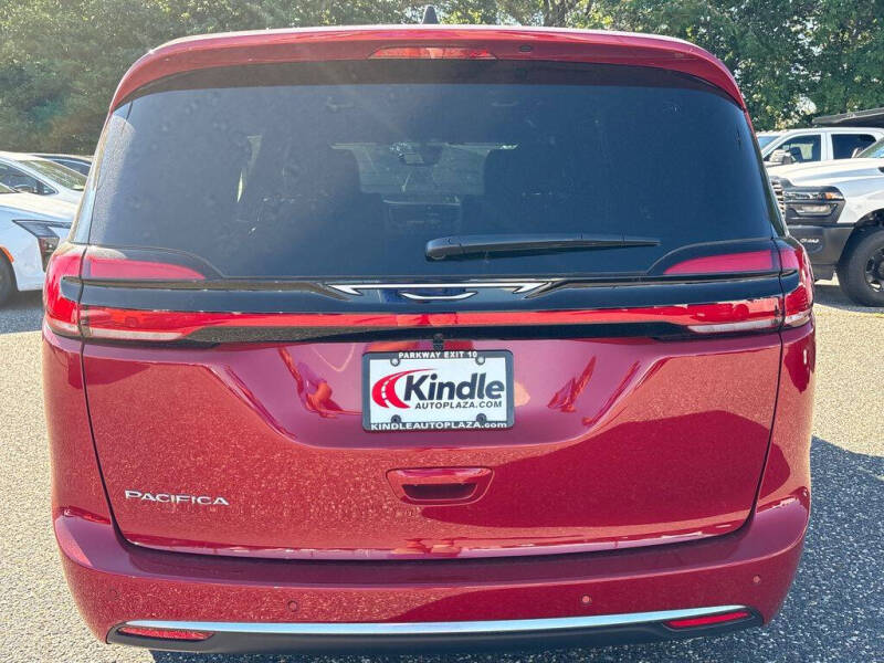 2027 Chrysler Pacifica Select