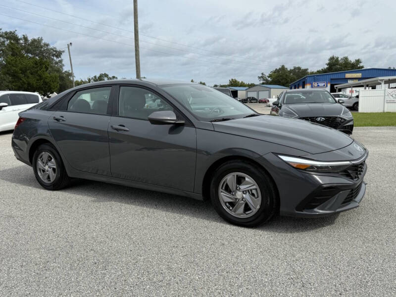 2025 Hyundai Elantra SE