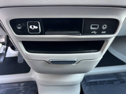 2017 Chrysler Pacifica Touring-L