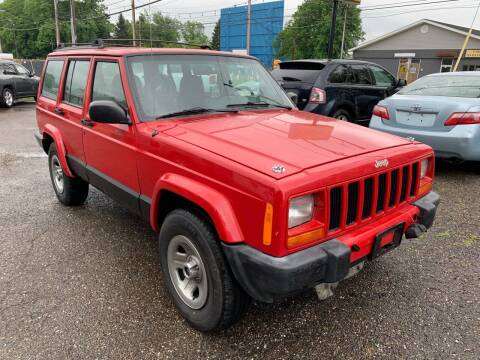 2001 Jeep Cherokee for sale at MEDINA WHOLESALE LLC in Wadsworth OH