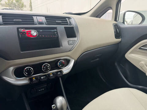 2012 Kia Rio 5-Door LX