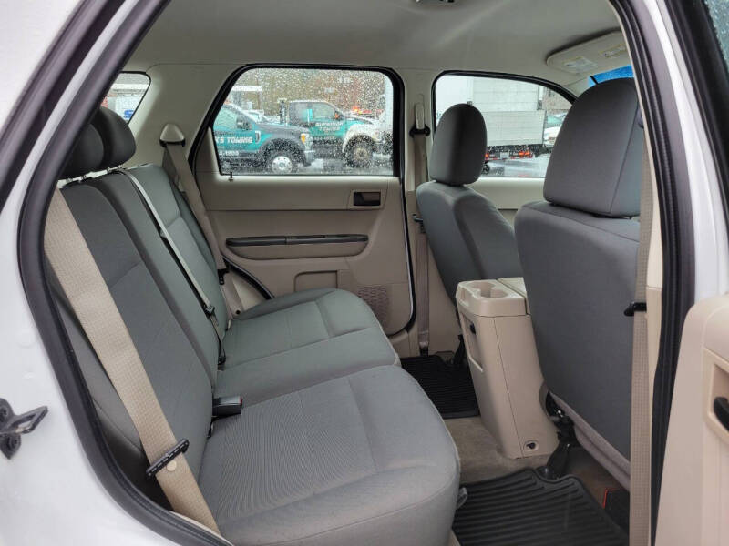 2009 Ford Escape XLS photo 19