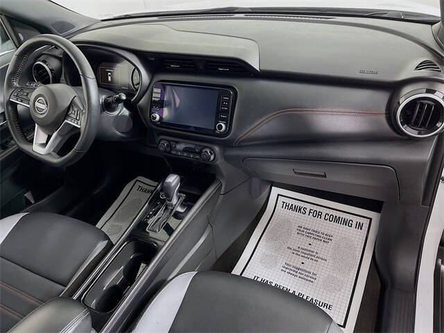 2022 Nissan Kicks SR