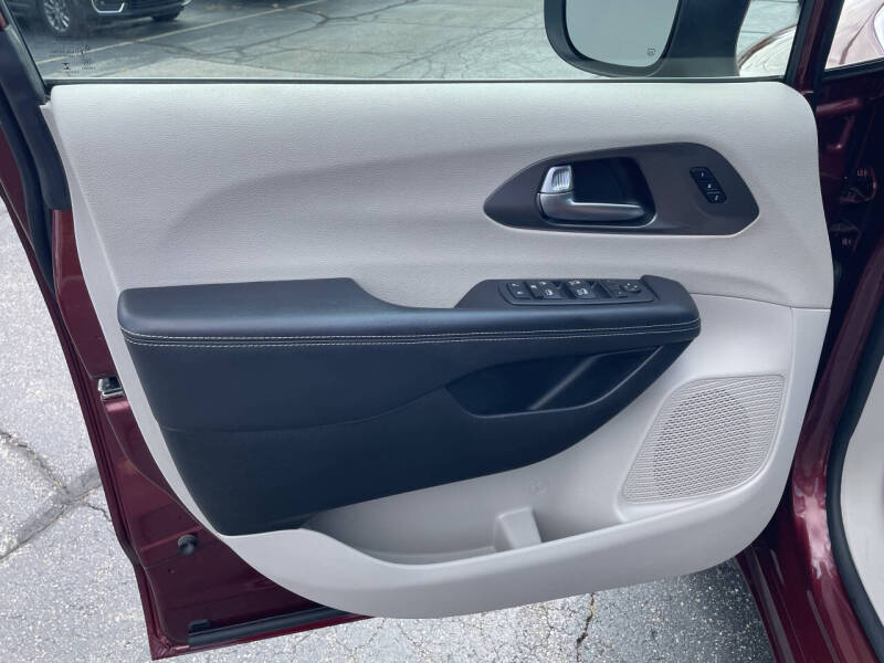 2023 Chrysler Pacifica Touring L