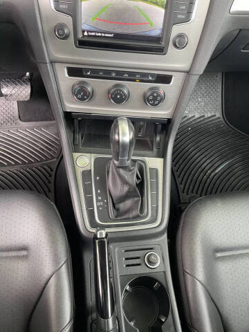 2017 Volkswagen Golf SportWagen