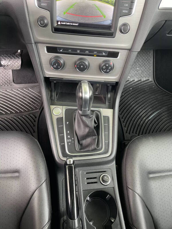 2017 Volkswagen Golf SportWagen