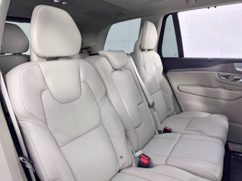 2023 Volvo XC90 Recharge T8 Ultimate Dark Theme