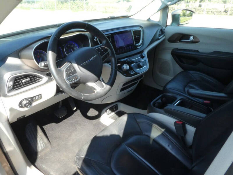 2017 Chrysler Pacifica Touring-L