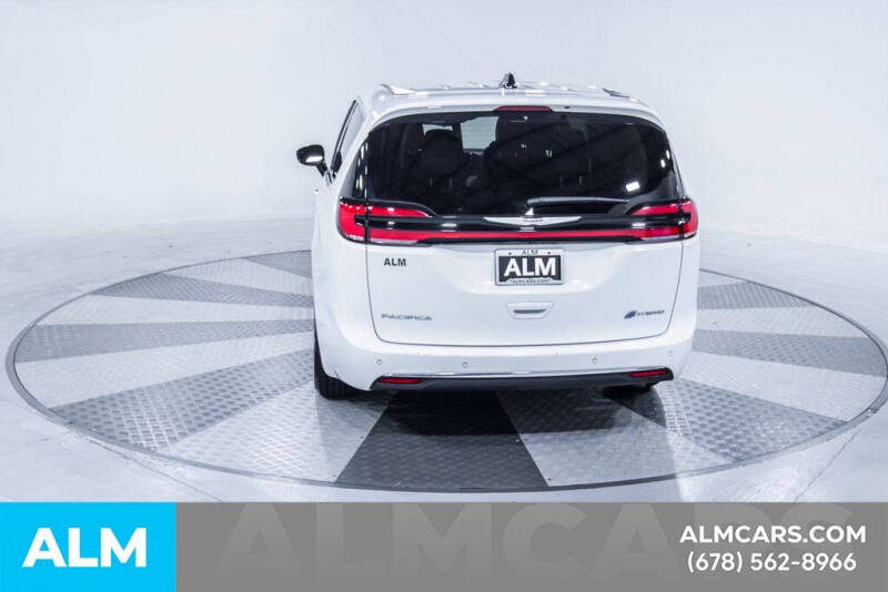 2024 Chrysler Pacifica Plug-In Hybrid Select