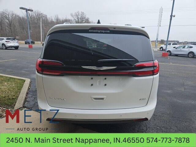 2024 Chrysler Pacifica for sale at Metz Auto & Outdoors in Syracuse, IN