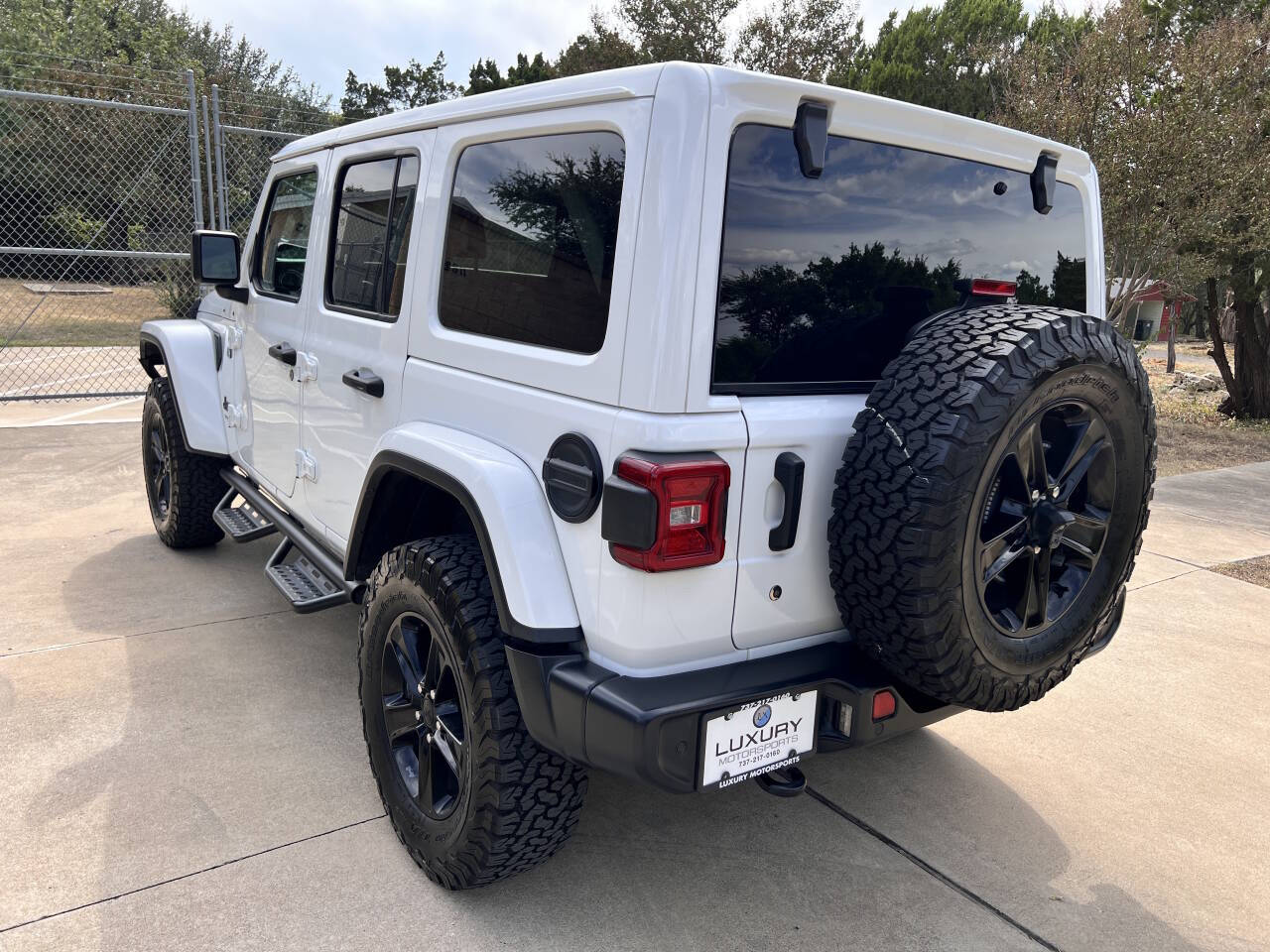 Used Car 2019 Jeep Wrangler Unlimited  Sahara Altitude 4x4 4dr Suv For Sale Under $30,000 In Austin, Texas