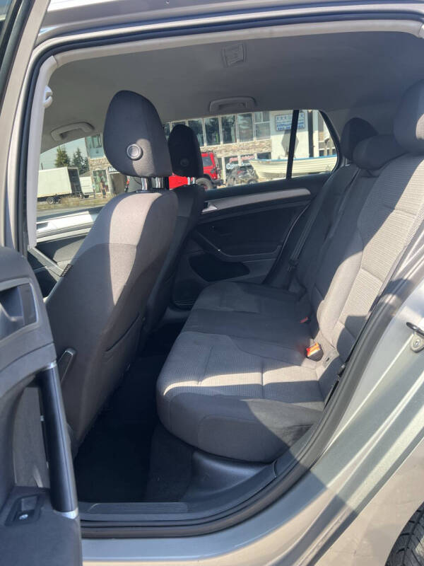 2016 Volkswagen Golf TSI S