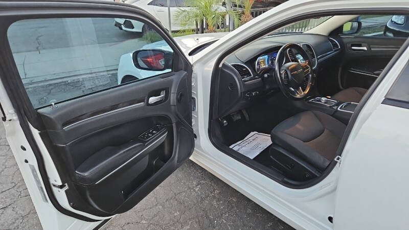 2019 Chrysler 300 Touring