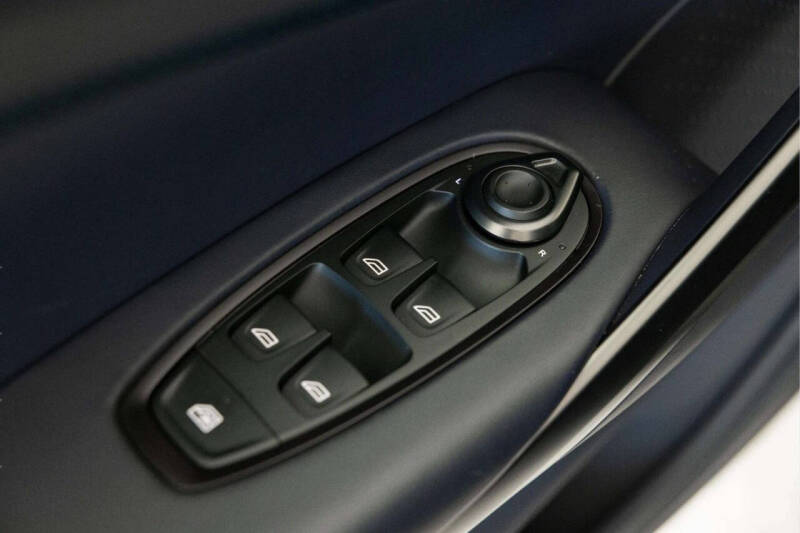 2025 Aston Martin DBX 707