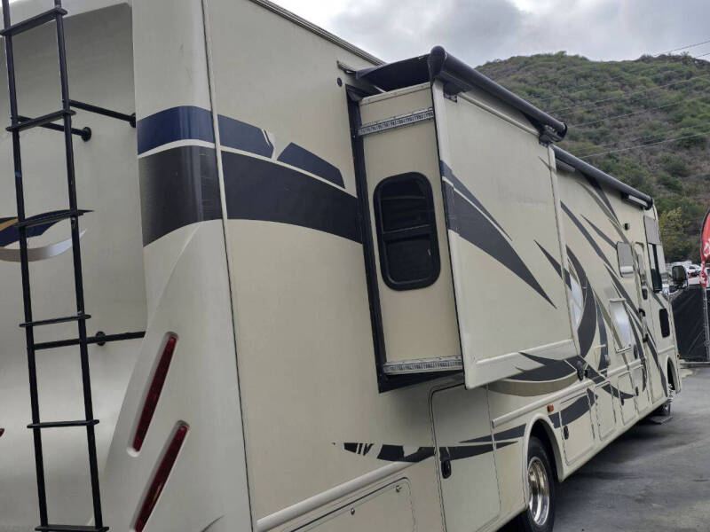 2017 Thor Motor Coach Windsport