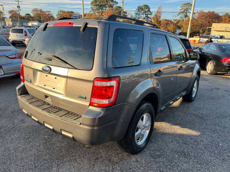 2011 Ford Escape XLT photo 8