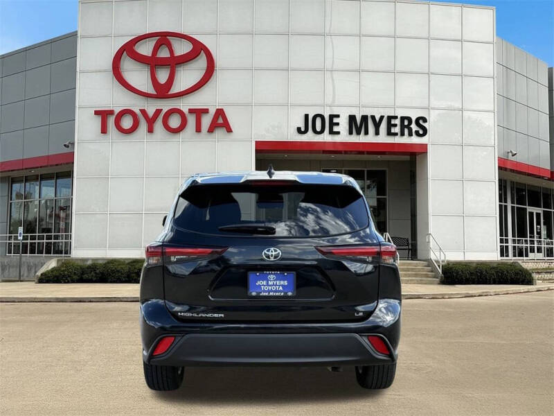 2024 Toyota Highlander LE