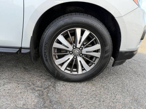 2017 Nissan Pathfinder SL