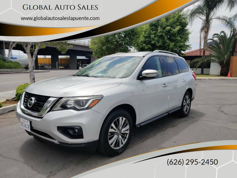 2018 Nissan Pathfinder SV's photo