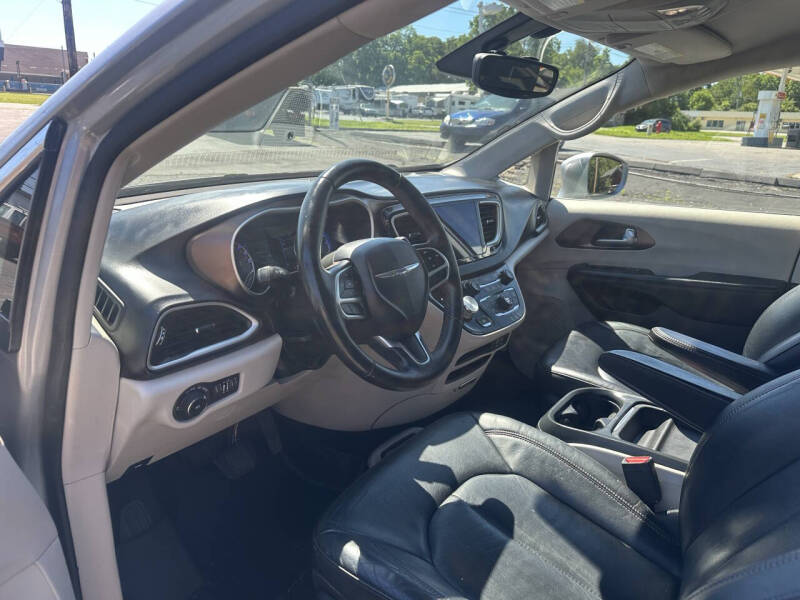 2017 Chrysler Pacifica Touring-L