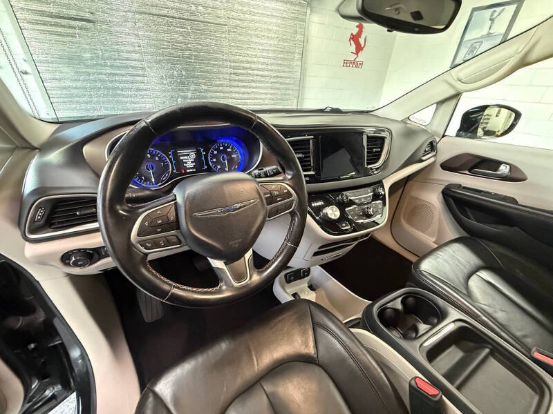 2017 Chrysler Pacifica Touring-L