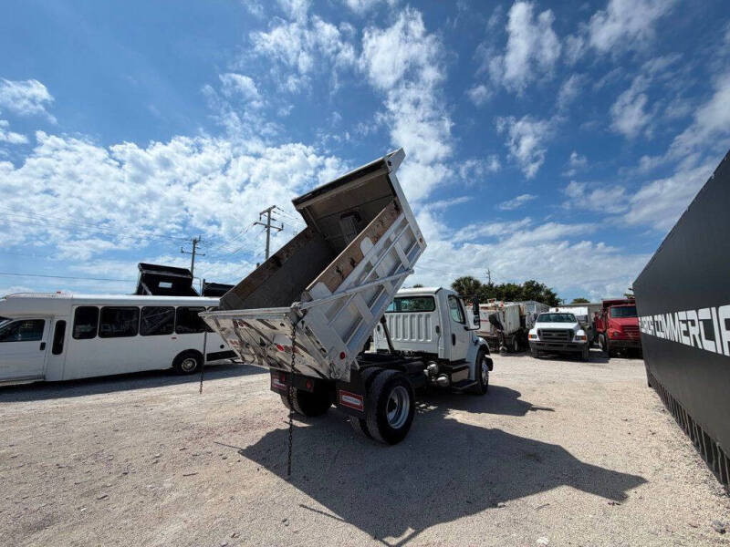 2013 Freightliner M2 106