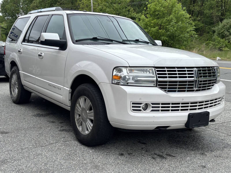 2011 Lincoln Navigator Base photo 3