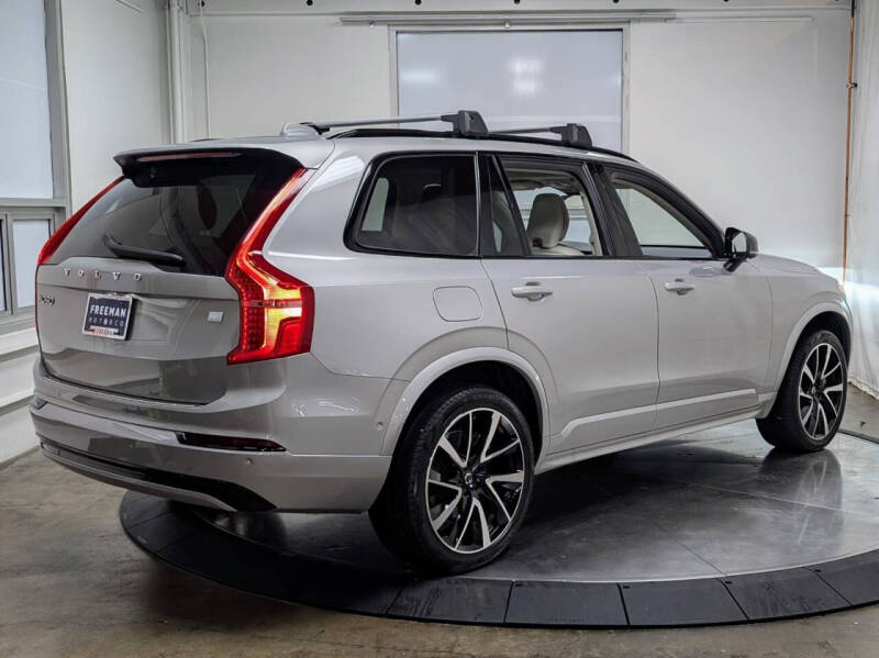 2025 Volvo XC60 B5 Plus Dark Theme