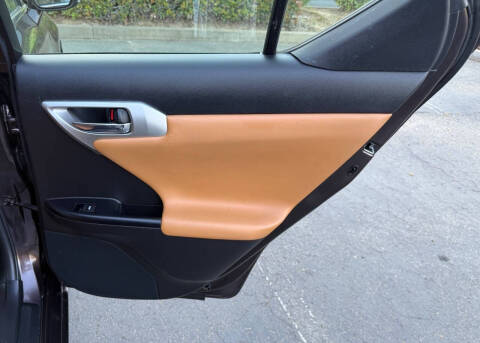 2011 Lexus CT 200h Premium