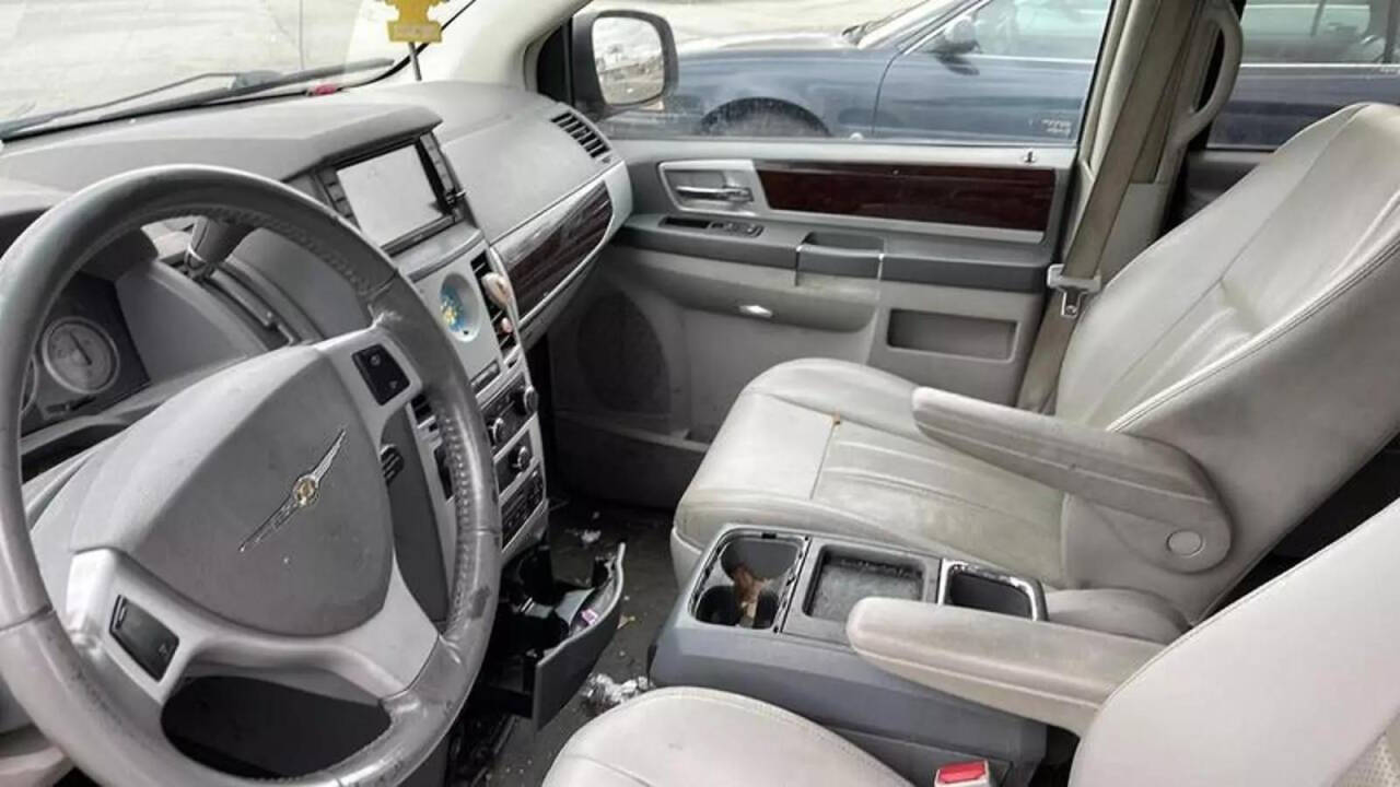 2009 Chrysler Town and Country for sale at Used Cars Toledo in Oregon, OH