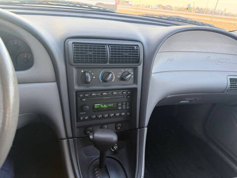 2004 Ford Mustang GT Deluxe