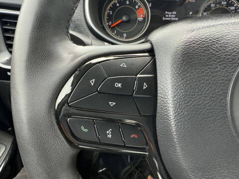 2023 Jeep Cherokee Altitude Lux