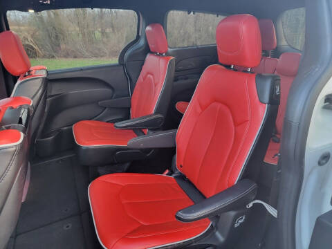 2020 Chrysler Pacifica Limited Red S