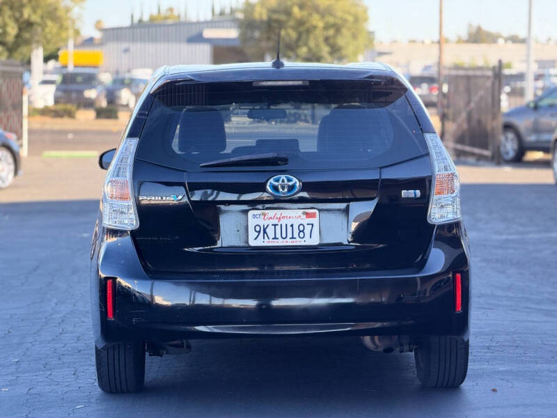 2012 Toyota Prius v Five