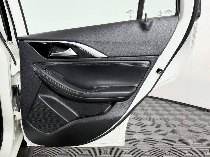 2017 Infiniti QX30 Premium