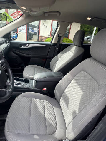 2020 Ford Escape SE