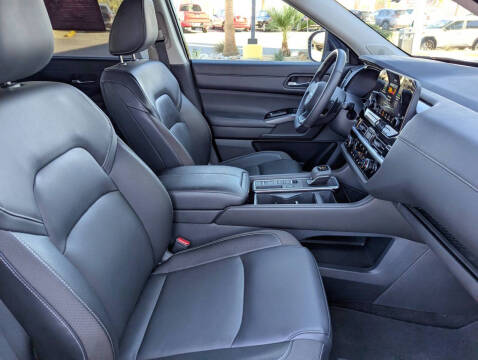 2024 Nissan Pathfinder SL