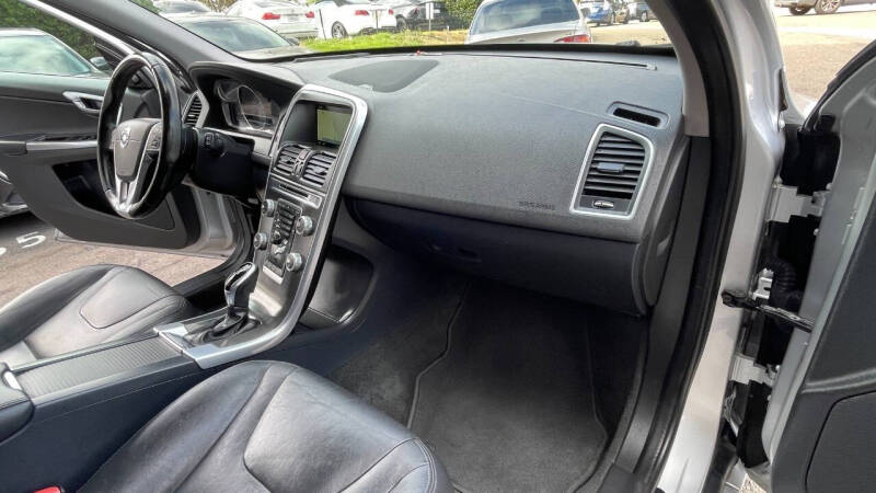 2016 Volvo XC60 T5 Drive-E Platinum