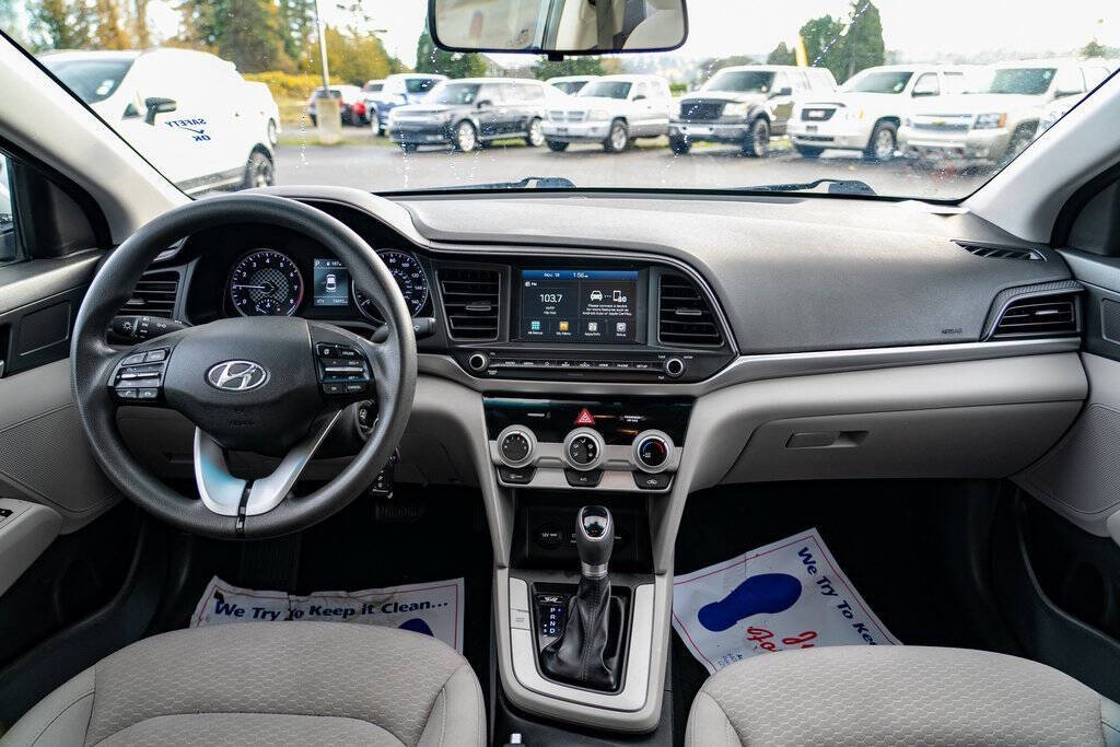 2019 Hyundai ELANTRA for sale at Auto Destination in Puyallup, WA