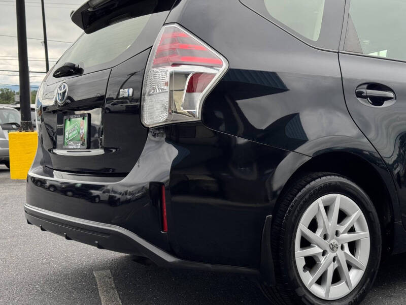2017 Toyota Prius v Four