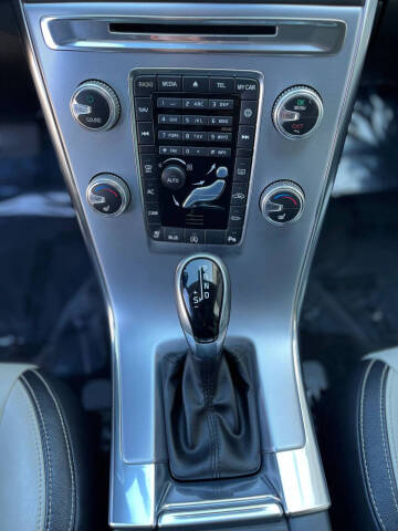 2017 Volvo XC60 T5 Dynamic